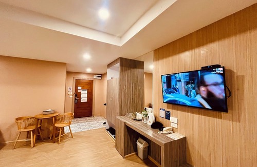 Chanthanimit Hotel | USABAI Riverside Boutique Hotel
