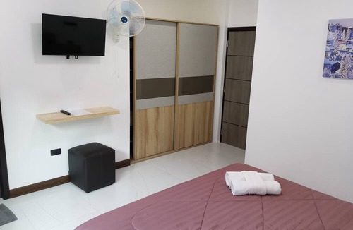 Jomtien Villa | Private Pool With Jacuzzi & Kids Pool @ Royal Park