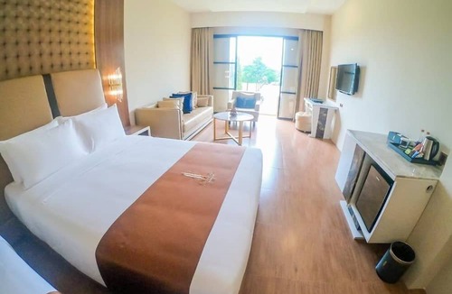 Khanong Phra Hotel | Jupiter Trevi Resort and Spa