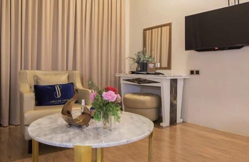 Khanong Phra Hotel | Jupiter Trevi Resort and Spa