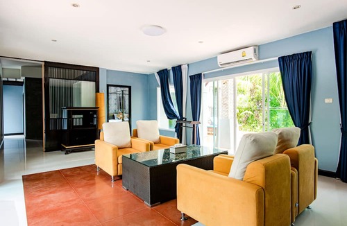 Thep Kasattri Hotel | Colorful Pool Villa