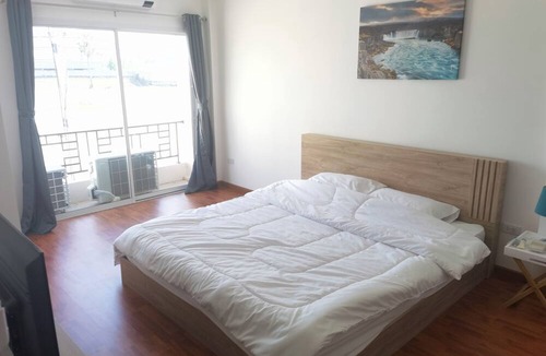 Nakhon Chai Si Hotel | YYK Holiday Rooms