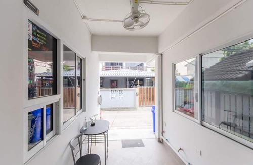 Bang Chan Hotel | MiddleWay House