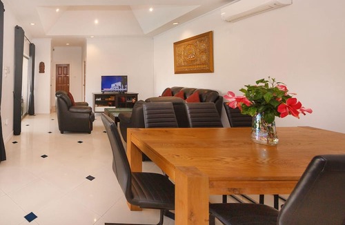 South Pattaya House | holiday home "Villa Bos" with 5 bedrooms