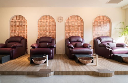 Khlong Toei Hotel | The Fig Lobby Bangkok