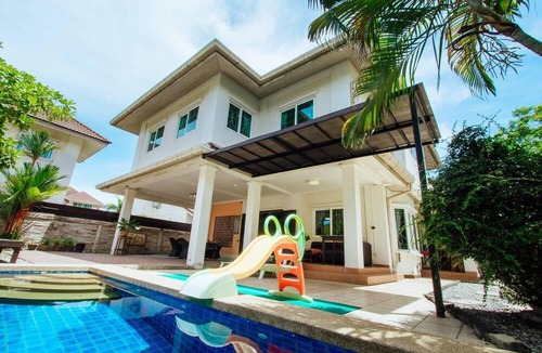 Nong Prue Villa | Captivating 3-bed Villa in Muang Pattaya