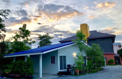 Chonburi Hotel | HomeMi Houses Homestay