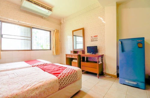 Ratchathewi Hotel | OYO 583 Sweethome Guest House