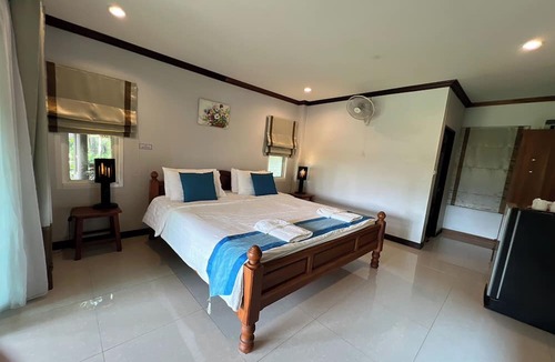 Bang Khonthi Hotel | Baan Nam Pen Resort