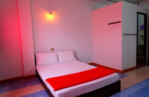 Talat Hotel | Thairungruang Backpackers Suratthani