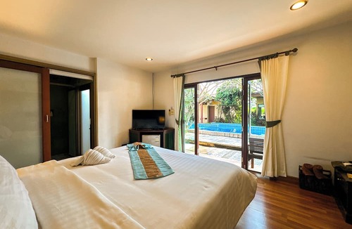 Pak Nam Pran Hotel | Chaan Mai Hom