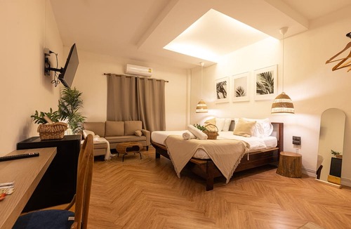 Hin Lek Fai Hotel | 60s Town