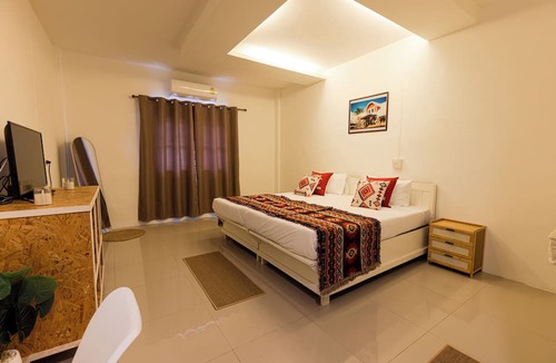 Hin Lek Fai Hotel | 60s Town