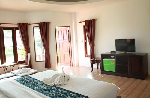 Pranburi Hotel | Waterside Resort