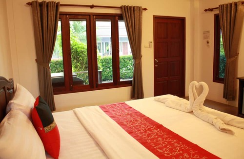 Pranburi Hotel | Waterside Resort