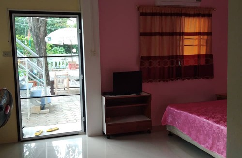 Rayong House | Chomlay Restaurant & Room for Rent
