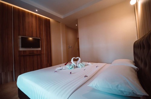 Lat Sawai Hotel | Triple Trees