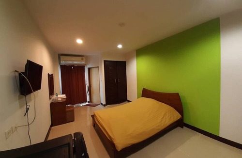 Phan Thong Hotel | Thanarom Place