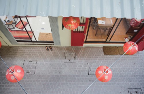 Pom Prap Sattru Phai Hotel | Peace Factory Hostel