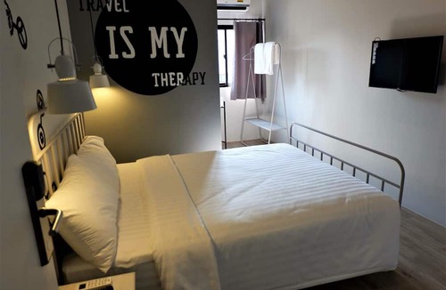 Chana Songkhram Hostel | Bedspread Hostel - Adults Only