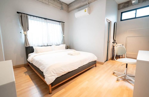 Chana Songkhram Hostel | Bedspread Hostel - Adults Only