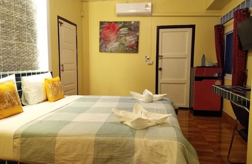Bang Phra Hotel | Baan Sai Thong Hotel