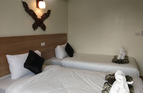 Khao Sam Yot Hotel | Narai Iyara Palace Lopburi