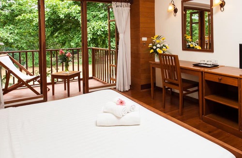 Mae Sariang Hotel | Riverhouse Resort