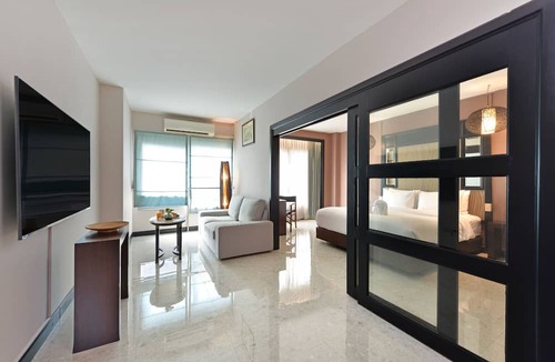 Ratchathewi Hotel | Royal View Resort