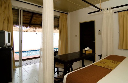 Pak Nam Pran Hotel | Lawana Escape Beach Resort