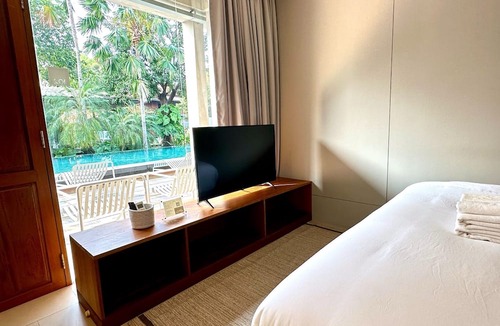 Chim Phli Hotel | SUNKISS pool.bed.cafe