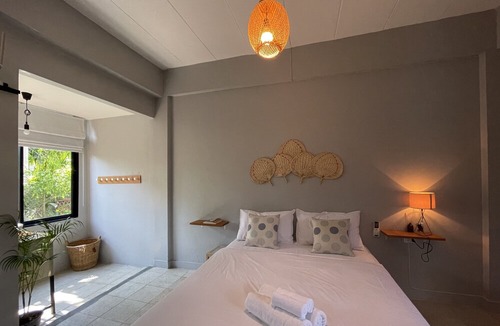 San Pa Thong Hotel | Home at Nine