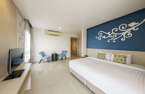 Krathum Baen Hotel | Jolly Suites Petkasem