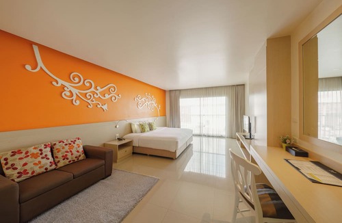 Krathum Baen Hotel | Jolly Suites Petkasem