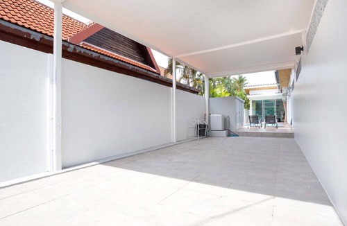 Rawai Villa | Tropical Living in Modern Villa Lancelot