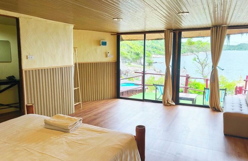Tha Thaewawong Hotel | Paree Hut Resort Koh Sichang