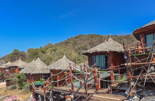 Tha Thaewawong Hotel | Paree Hut Resort Koh Sichang