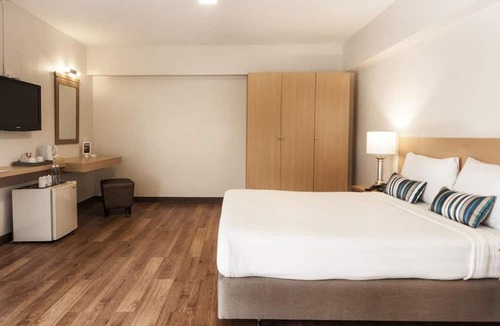 Thanon Phetchaburi Hotel | Samran Place Hotel