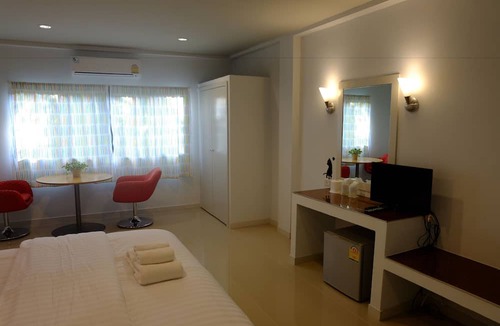 Amphawa Hotel | Juntima Place at Amphawa