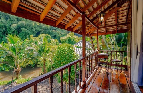 Mae Kon Hotel | The White House Boutique Chiangrai