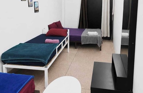 Talat Yot Hotel | Roxx Social Hostel, Cafe & Bistro