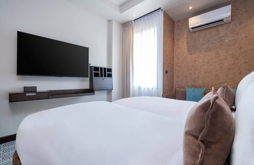 Chakkrawat Hotel | Merchant's Gate Songwat