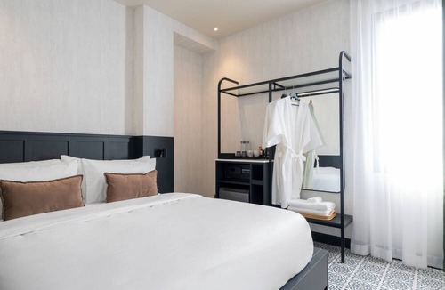 Chakkrawat Hotel | Merchant's Gate Songwat