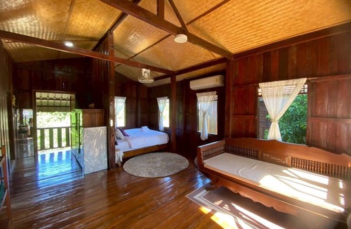 San Pa Thong Resort | The Elephant House and Pool Villas
