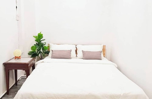 Phra Khanong Apartment | 5 Bedrooms, 4 Bathrooms, 16people