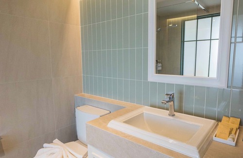 Bangkok Yai Hotel | TUAN Hotel Bangkok near Wat Arun