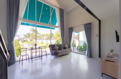 Cha-am Villa | Beautiful new 7 Bedroom Villa Resort CT7
