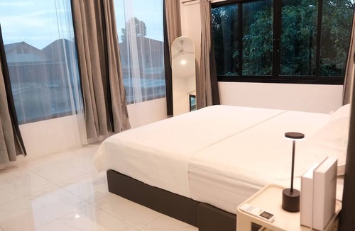 Bang Na House | Modern Private Pool Villa in Sukhumvit