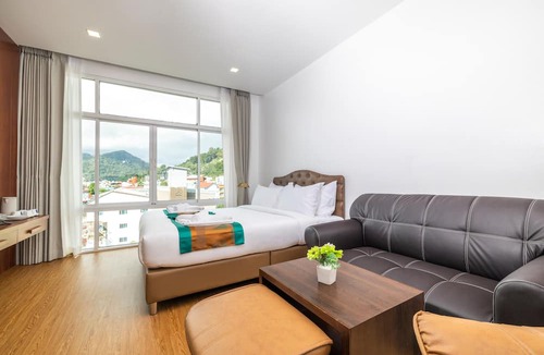 Nanai Road Hotel | Meet Holiday International Hotel