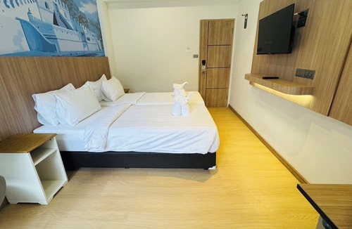 Chana Songkhram Hotel | New Siam II